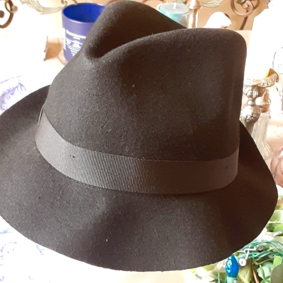 Diane KeatonSAKS FIFTH AVENUE, Wool, Banded Floppy Fedora, Medium, Made in Italy - Picture 4 of 4